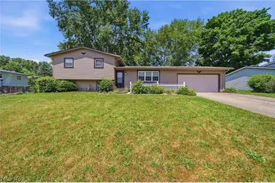 1819 Stonehenge Avenue NW, Massillon, OH 44646 - Photo 2