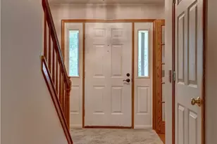 995 Clearview Dr SE, New Philadelphia, OH 44663 - Photo 2