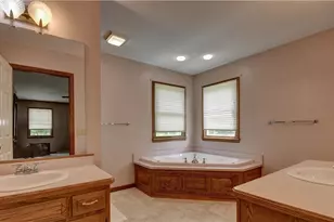 995 Clearview Dr SE, New Philadelphia, OH 44663 - Photo 22