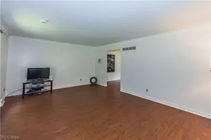 2070 White Pond Dr, Akron, OH 44313 - Photo 6
