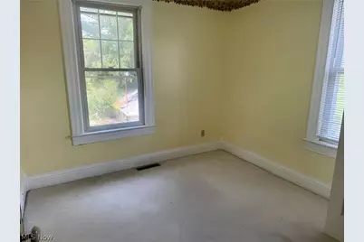 261 E Main Street, St Clairsville, OH 43950 - Photo 10