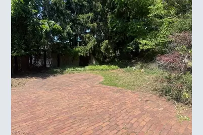 261 E Main Street, St Clairsville, OH 43950 - Photo 2