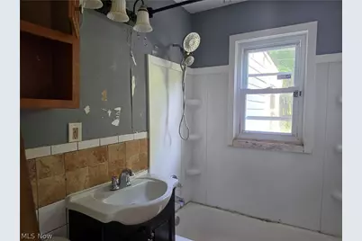 19418 Meadowlark Lane, Warrensville Heights, OH 44128 - Photo 8