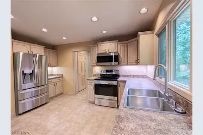7550 James Drive, North Royalton, OH 44133 - Photo 2