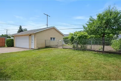 1226 Golden Gate Boulevard, Mayfield Heights, OH 44124 - Photo 4
