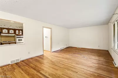 5576 Andover Boulevard, Garfield Heights, OH 44125 - Photo 6