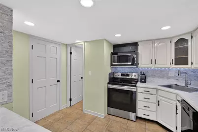 533 Tollis Parkway #1-02, Grandview Heights, OH 44147 - Photo 10