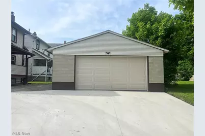 403 N Saint Clair Street, Girard, OH 44420 - Photo 6