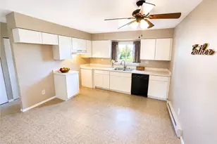 351 Devonshire Rd, Vermilion, OH 44089 - Photo 4
