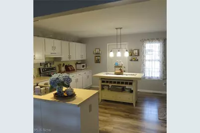 1934 Cherrywood Lane, Akron, OH 44312 - Photo 10