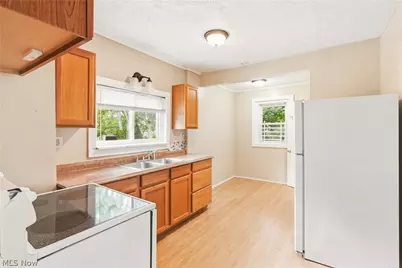 285 Sumner Court, Akron, OH 44311 - Photo 6
