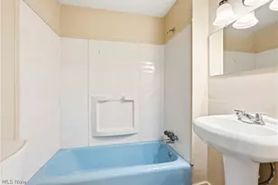 285 Sumner Ct, Akron, OH 44311 - Photo 10