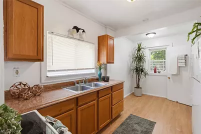285 Sumner Court, Akron, OH 44311 - Photo 6