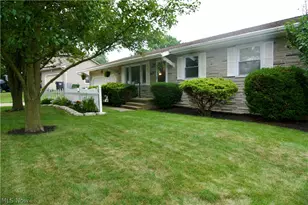 3415 Darbyshire Dr, Canfield, OH 44406 - Photo 2