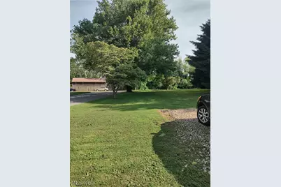 828 E State Street, Newcomerstown, OH 43832 - Photo 4
