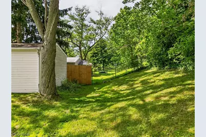 2751 Valley Road, Cuyahoga Falls, OH 44223 - Photo 24