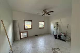 341 St Clair Ave SW, New Philadelphia, OH 44663 - Photo 2