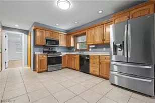 1372 Doncaster Dr, Youngstown, OH 44511 - Photo 2
