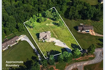 805 Wynncrest Drive, Marietta, OH 45750 - Photo 2