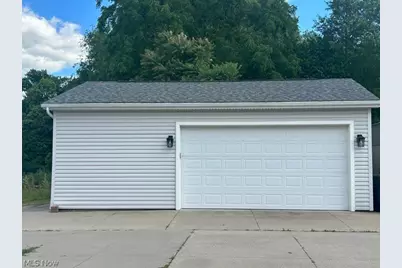 2372 Triplett Boulevard, Akron, OH 44312 - Photo 2