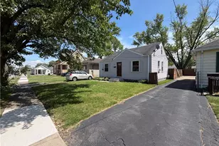 12817 Lena Ave, Loveland, OH 44135 - Photo 2