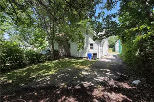 1096 E 72nd St, Loveland, OH 44103 - Photo 2