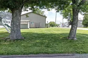 302 SW Maple St, Sugarcreek, OH 44681 - Photo 18