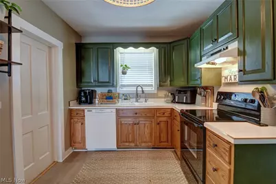302 SW Maple Street, Sugarcreek, OH 44681 - Photo 6