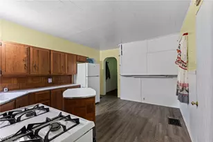 23339 W 23rd St, Bellaire, OH 43906 - Photo 6