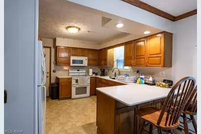 8639 Candlewood Avenue NW, North Canton, OH 44720 - Photo 10