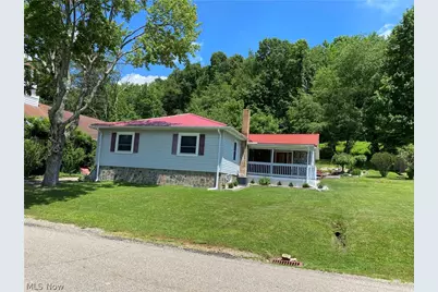 2103 Wainwright Road SE, New Philadelphia, OH 44663 - Photo 1