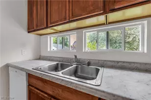 567 Walnut St, Elyria, OH 44035 - Photo 10