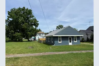 725 Perry Street, Vermilion, OH 44089 - Photo 1