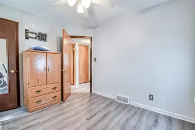30104 Phillips Avenue, Wickliffe, OH 44092 - Photo 16