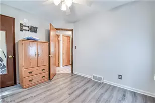 30104 Phillips Ave, Wickliffe, OH 44092 - Photo 16