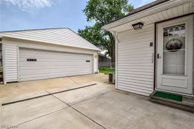 30104 Phillips Avenue, Wickliffe, OH 44092 - Photo 24