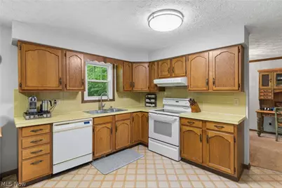 7888 Fox Run Avenue NW, North Canton, OH 44720 - Photo 8