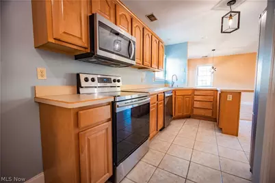 1852 Massachusetts Avenue #8, Poland, OH 44514 - Photo 2