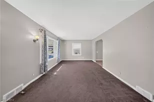 378 Hillwood Dr, Akron, OH 44320 - Photo 8