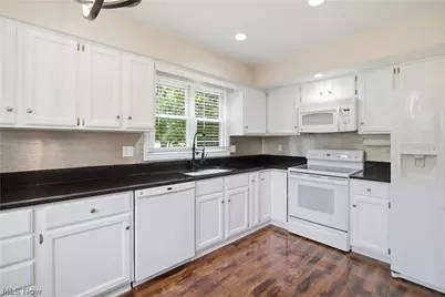 700 Hampton Circle #8, Aurora, OH 44202 - Photo 4