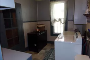 422 N Dawson St, Uhrichsville, OH 44683 - Photo 8