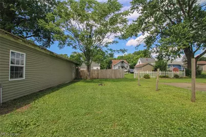 1654 Everett Avenue, Poland, OH 44514 - Photo 6