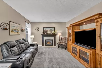 979 Lonetree Court, Brunswick, OH 44212 - Photo 4