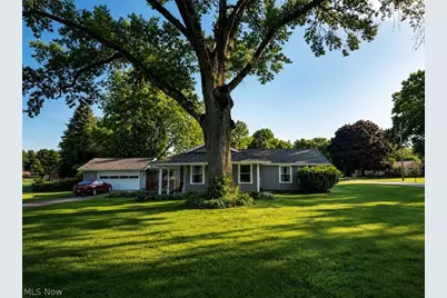 3146 Meadowwood Street NW, Massillon, OH 44646 - Photo 2