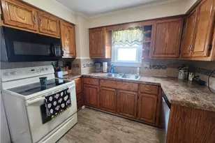 3952 Eleanor St, Mogadore, OH 44260 - Photo 8