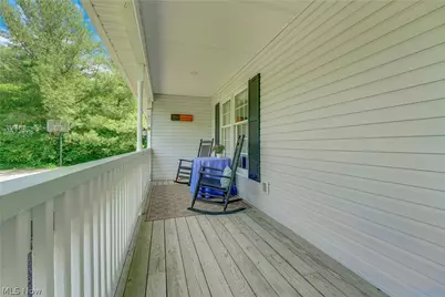17800 Settlers Trail, Chagrin Falls, OH 44023 - Photo 4