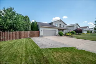 5128 Clearfield Dr, Mineral Ridge, OH 44440 - Photo 2