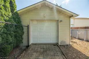 5128 Clearfield Dr, Mineral Ridge, OH 44440 - Photo 8