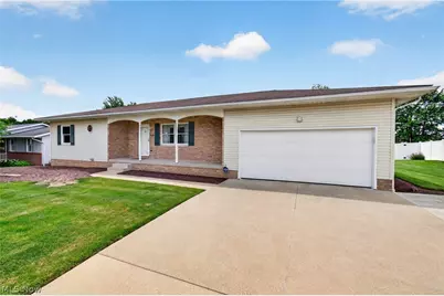 5732 Perry Hills Drive SW, Canton, OH 44706 - Photo 2