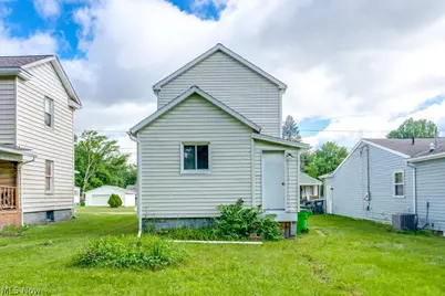 1031 Pike Street, Alliance, OH 44601 - Photo 2